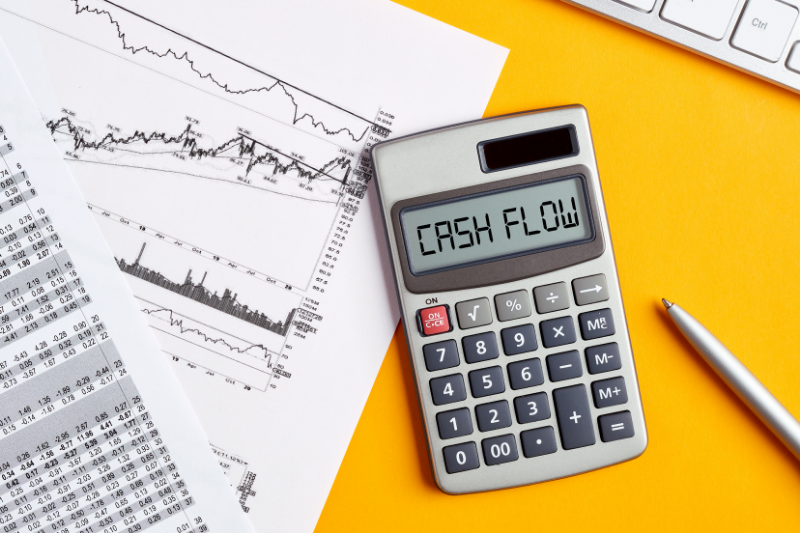 Flujo-de-efectivo-vs-utilidad:-por-qué-entender-la-diferencia-es-clave-para-tu-negocio.alt